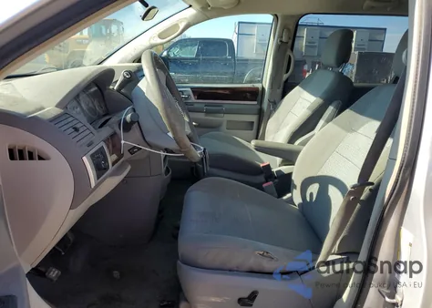 2010 Chrysler Town & Country Touring из США, поврежденный, VIN 2A4RR5D18AR440952